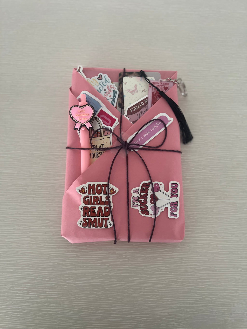 Summer lovin’ roommates Blind date with a book